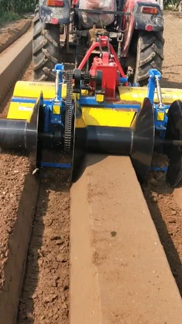 走進(jìn)田間地頭 探訪現(xiàn)代農(nóng)業(yè)機(jī)械實(shí)拍圖景