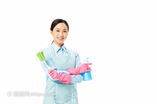 巾幗巧手繪潔凈 記家政服務(wù)中的現(xiàn)代清潔“雙姝”